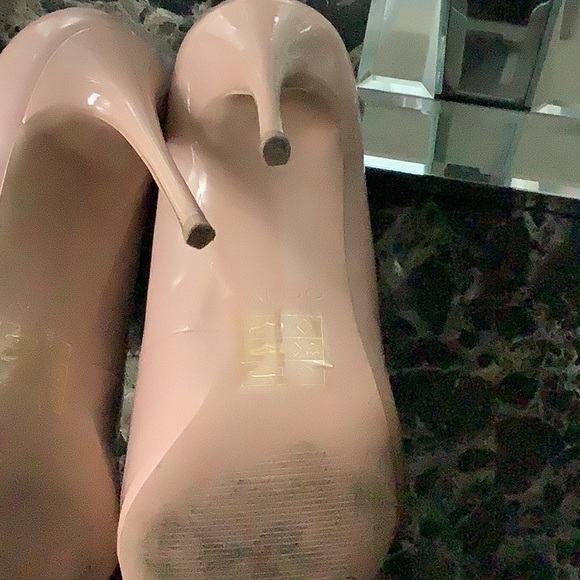 Shoes - Picture 4 of 4